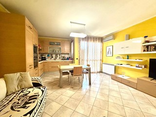 Trilocale in Vendita a Fucecchio, 138'000&euro;, 70 m², arredato, con Box