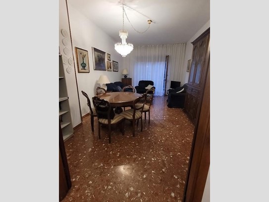 Quadrilocale in Affitto a Carrara, zona Avenza, 1'200&euro;, 100 m², arredato