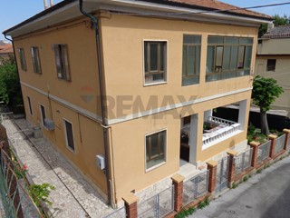 Trilocale in Vendita a Falconara Marittima, 115'000&euro;, 136 m²