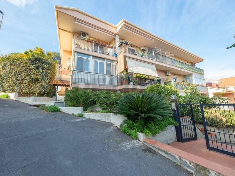 Appartamento in Vendita a Aci Catena, 160'000&euro;, 121 m²