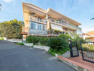 Appartamento in Vendita a Aci Catena, 160'000&euro;, 121 m²