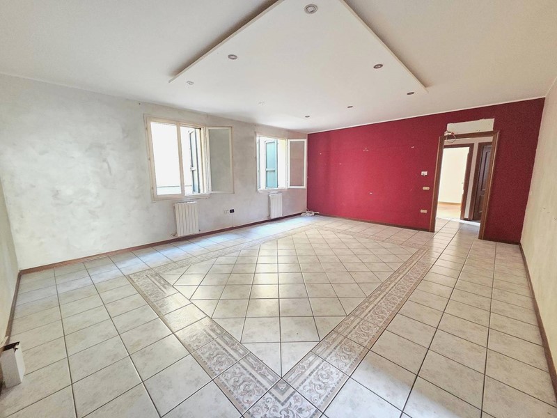 Quadrilocale in Vendita a Bastiglia, 142'000&euro;, 118 m²