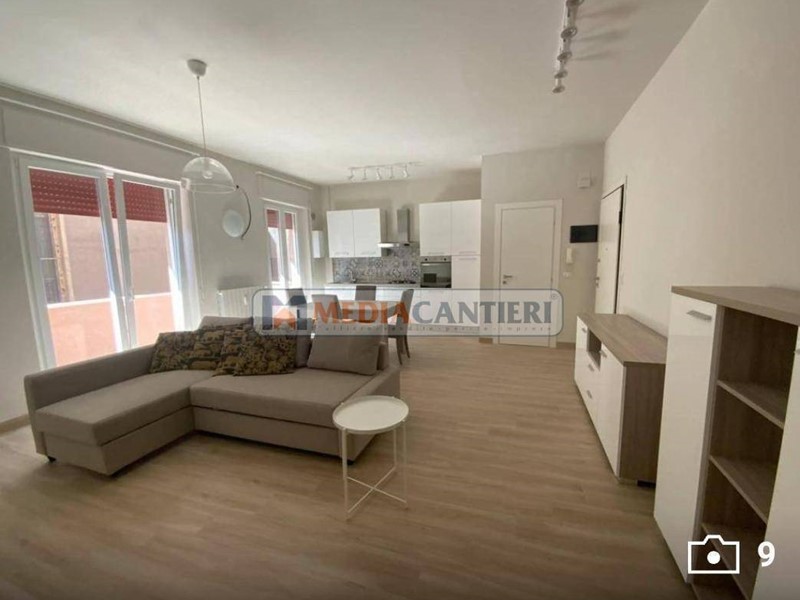 Trilocale in Affitto a Pescara, 950&euro;, 90 m²