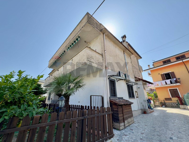 Quadrilocale in Vendita a Minturno, 185'000&euro;, 146 m²