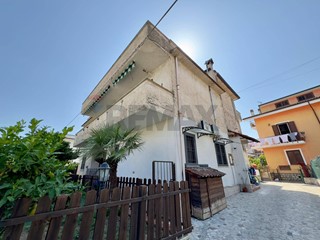 Quadrilocale in Vendita a Minturno, 185'000&euro;, 146 m²
