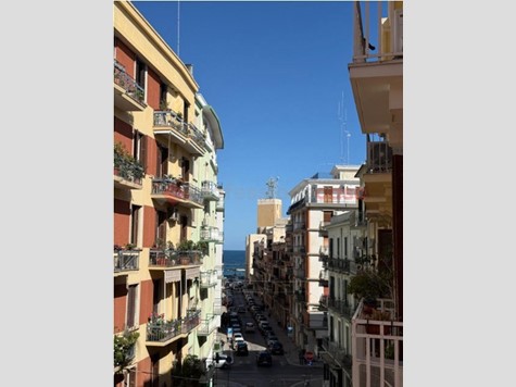 Quadrilocale in Vendita a Bari, 260'000&euro;, 140 m²