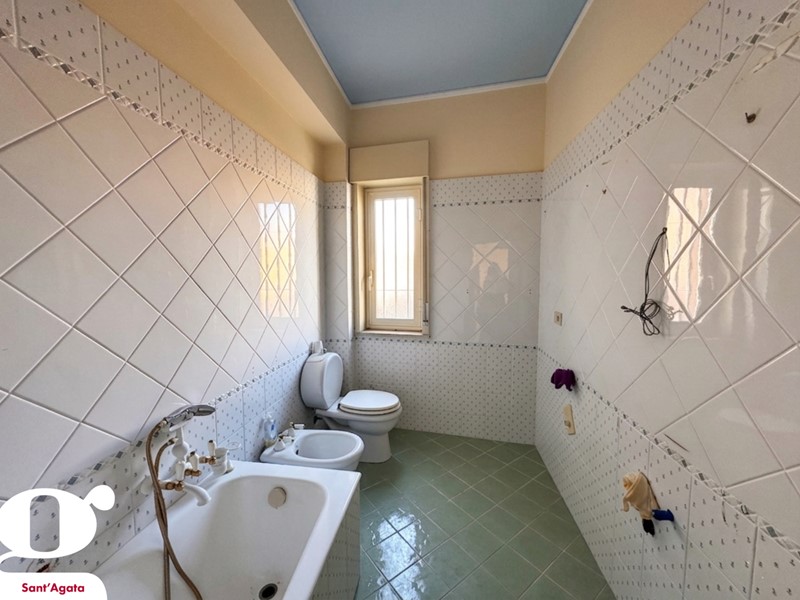 Appartamento in Vendita a Sant'Agata di Militello, 85'000&euro;, 108 m²