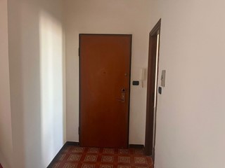 Trilocale in Vendita a Beinasco, 135'000&euro;, 90 m², con Box