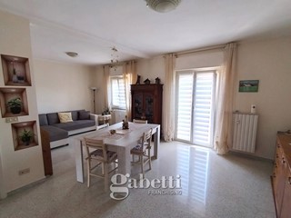Quadrilocale in Vendita a Campobasso, 69'000&euro;, 95 m², con Box