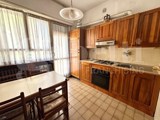 Quadrilocale in Vendita a Torino, 89'000&euro;, 83 m², con Box