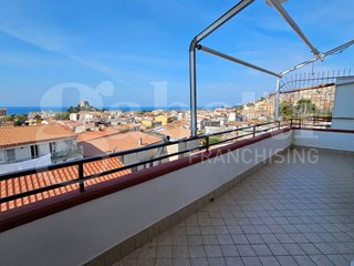 Trilocale in Vendita a Scalea, 127'000&euro;, 50 m², arredato, con Box