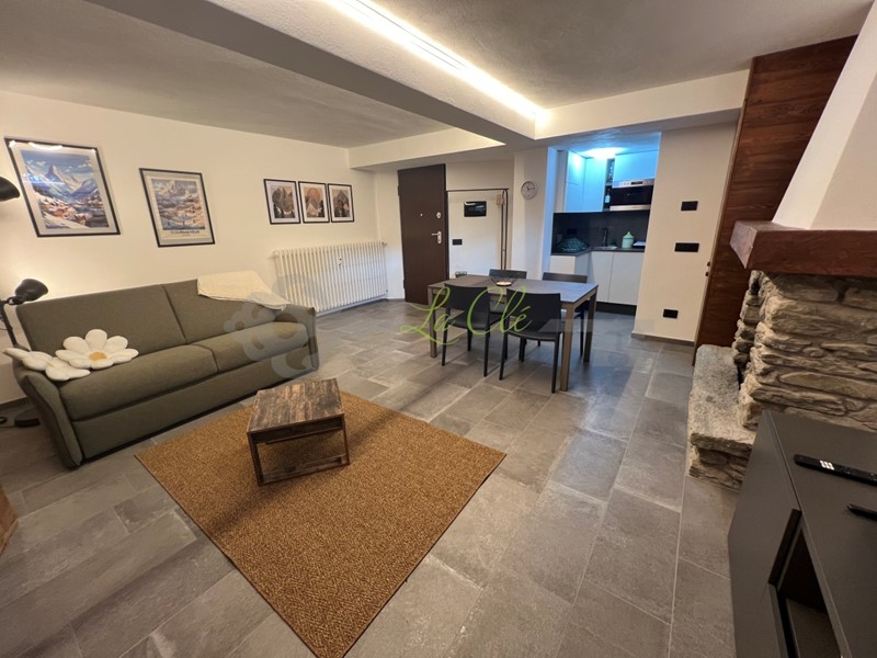 Bilocale in Affitto a Courmayeur, zona La Villette, 52 m²