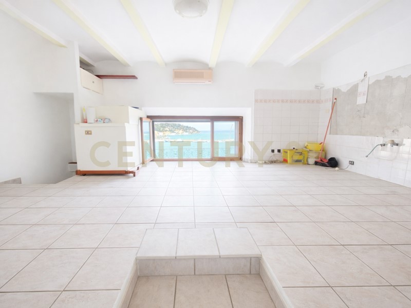Trilocale in Vendita a Monte Argentario, zona Porto Santo Stefano, 165'000&euro;, 47 m²