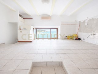 Trilocale in Vendita a Monte Argentario, zona Porto Santo Stefano, 165'000&euro;, 47 m²