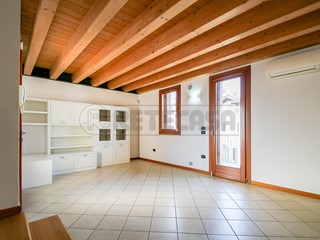 Appartamento in Vendita a Bolzano Vicentino, 183'000&euro;, 138 m², con Box