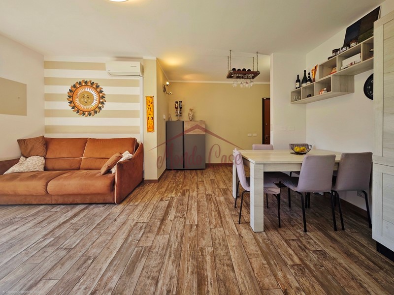 Appartamento in Vendita a Sarzana, zona Olmo, 270'000&euro;, 107 m²