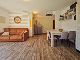 Appartamento in Vendita a Sarzana, zona Olmo, 270'000&euro;, 107 m²