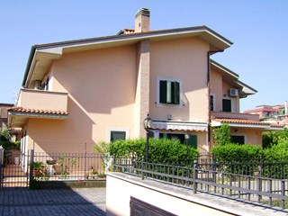 Trilocale in Affitto a Ciampino, 800&euro;, 88 m²
