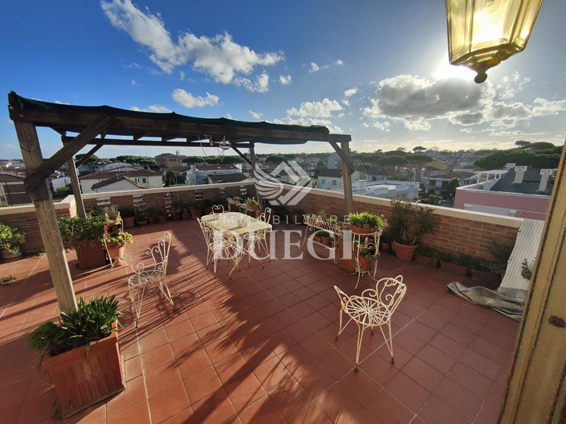 Attico in Vendita a Viareggio, 430'000&euro;, 130 m², arredato