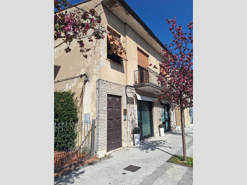 Appartamento in Vendita a Capannori, 150'000&euro;, 134 m²