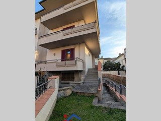 Appartamento in Vendita a Empoli, 365'000&euro;, 160 m², con Box