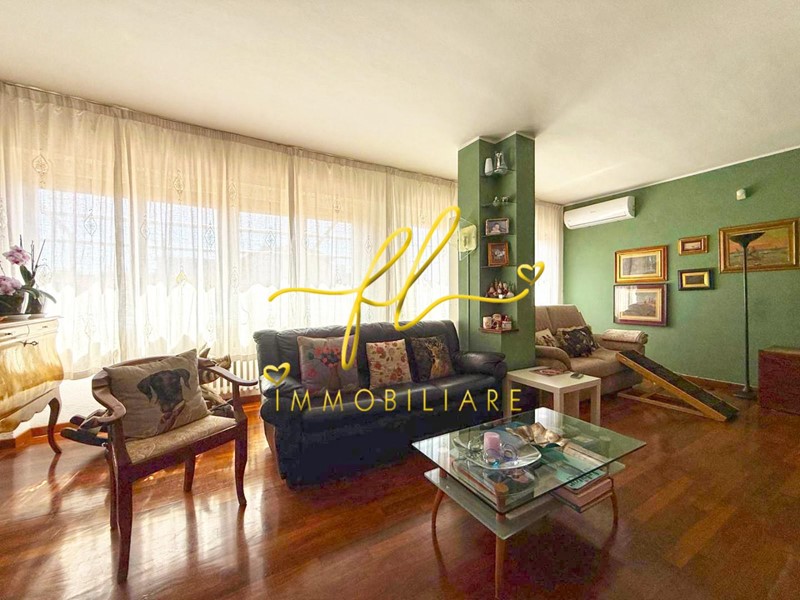 Appartamento in Vendita a Cecina, 298'000&euro;, 239 m²