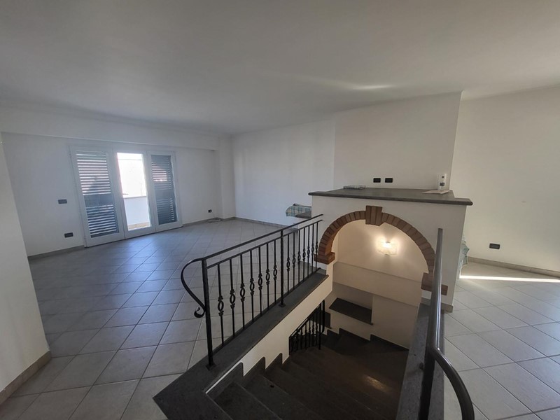Appartamento in Affitto a Calcinaia, zona Fornacette, 1'500&euro;, 135 m²