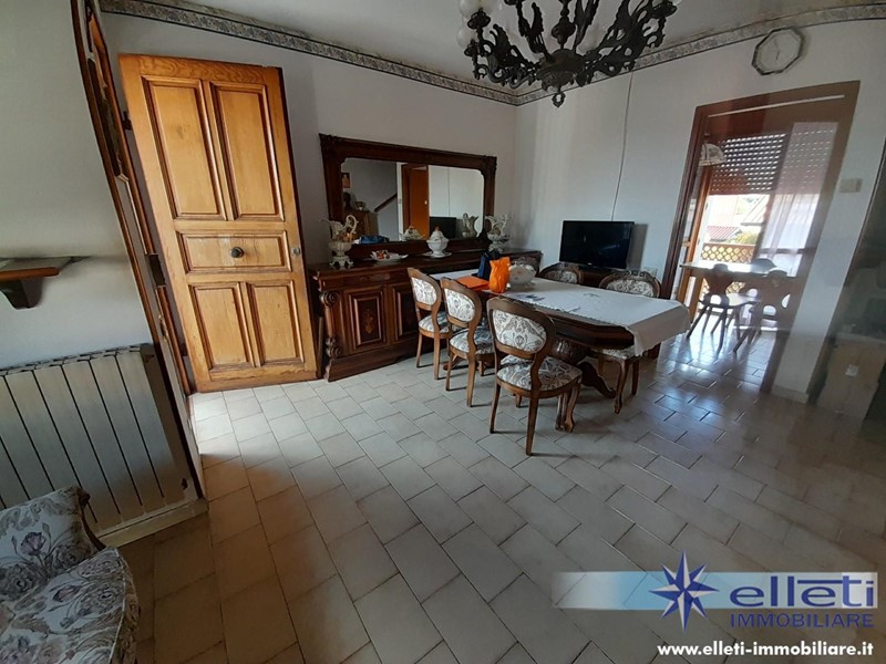 Quadrilocale in Vendita a Massa, zona Marina di Massa, 240'000&euro;, 90 m²