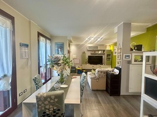 Appartamento in Vendita a Sovicille, zona San Rocco a Pilli, 319'000&euro;, 115 m², arredato, con Box