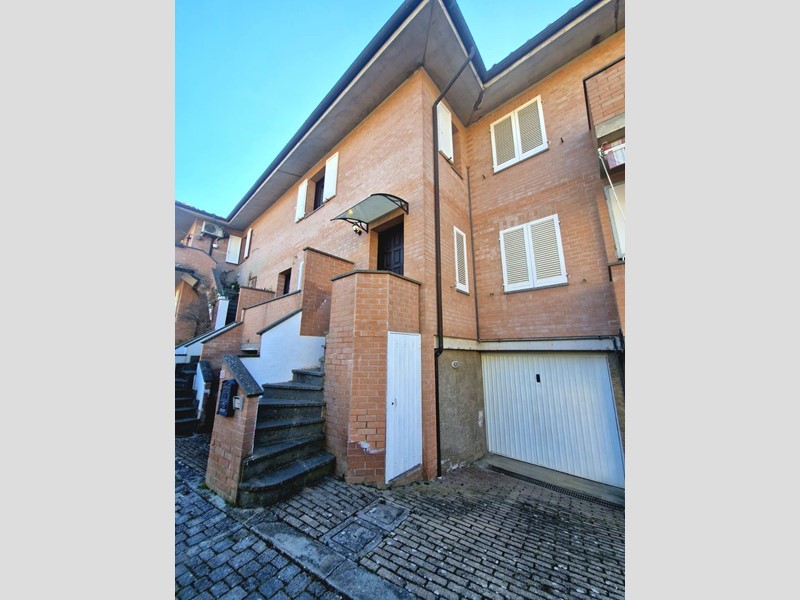 Bilocale in Vendita a Casciana Terme Lari, zona Casciana Terme, 105'000&euro;, 81 m², con Box