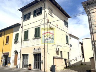 Trilocale in Vendita a Cascina, zona San Frediano a Settimo, 105'000&euro;, 70 m²