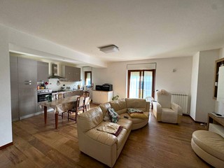 Appartamento in Vendita a Santa Vittoria in Matenano, 115'000&euro;, 111 m²