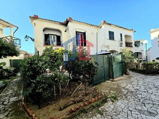 Trilocale in Vendita a Pomezia, 149'000&euro;, 68 m²