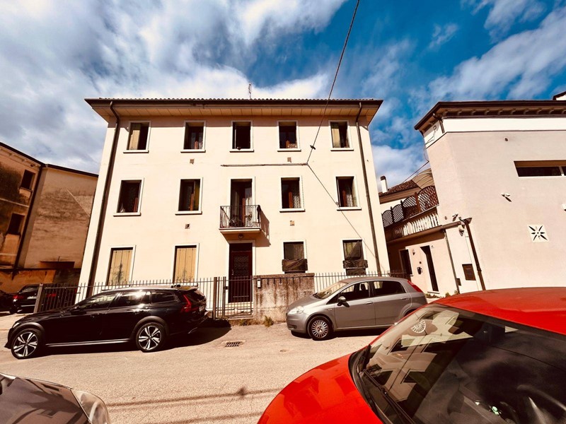 Trilocale in Vendita a Vicenza, 60'000&euro;, 70 m²