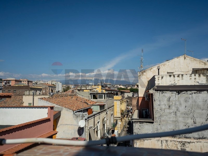 Quadrilocale in Vendita a Catania, 75'000&euro;, 94 m²