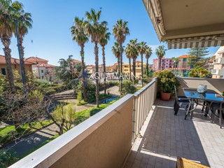 Bilocale in Vendita a Riva Ligure, 250'000&euro;, 53 m²