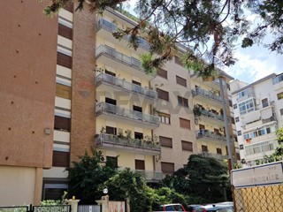 Appartamento in Vendita a Palermo, 299'000&euro;, 172 m²