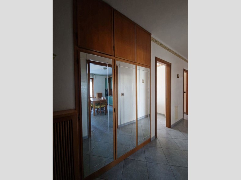 Trilocale in Vendita a Brindisi, 135'000&euro;, 115 m², con Box