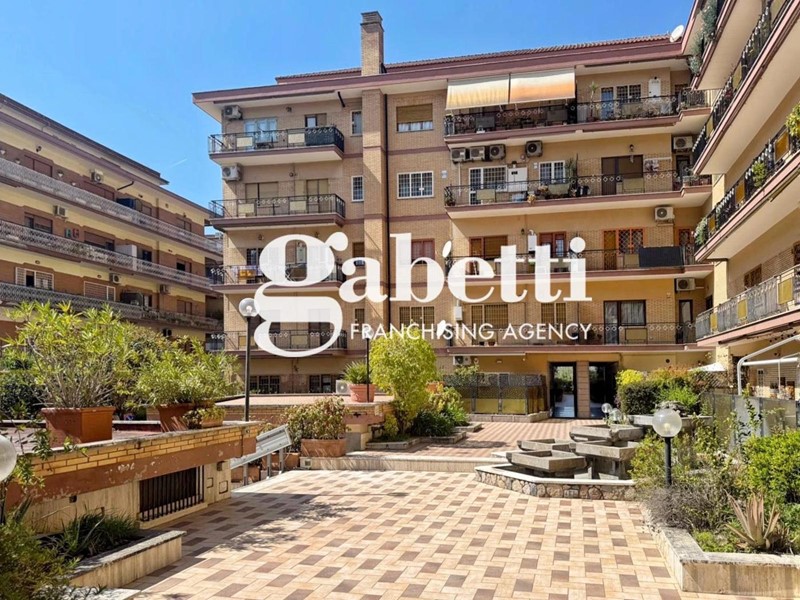Trilocale in Vendita a Roma, 295'000&euro;, 94 m²