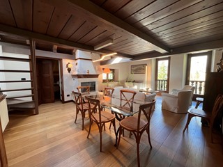 Appartamento in Affitto a Courmayeur, 163 m², arredato, con Box