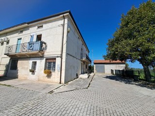 Quadrilocale in Vendita a Santa Maria Imbaro, 90'000&euro;, 134 m², con Box