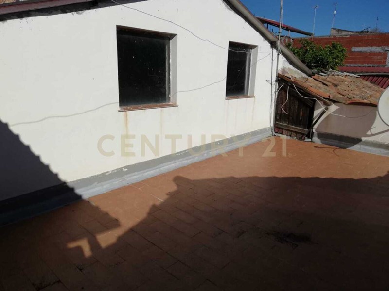 Bilocale in Vendita a Catania, 60'000&euro;, 75 m², con Box