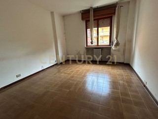 Appartamento in Vendita a Verona, 170'000&euro;, 90 m², con Box