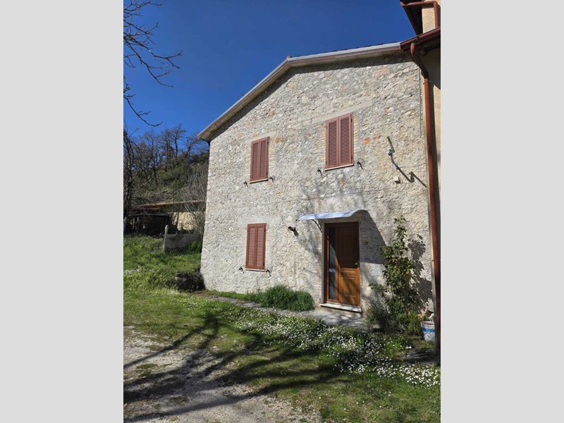 Quadrilocale in Vendita a Cerreto di Spoleto, 79'000&euro;, 97 m²