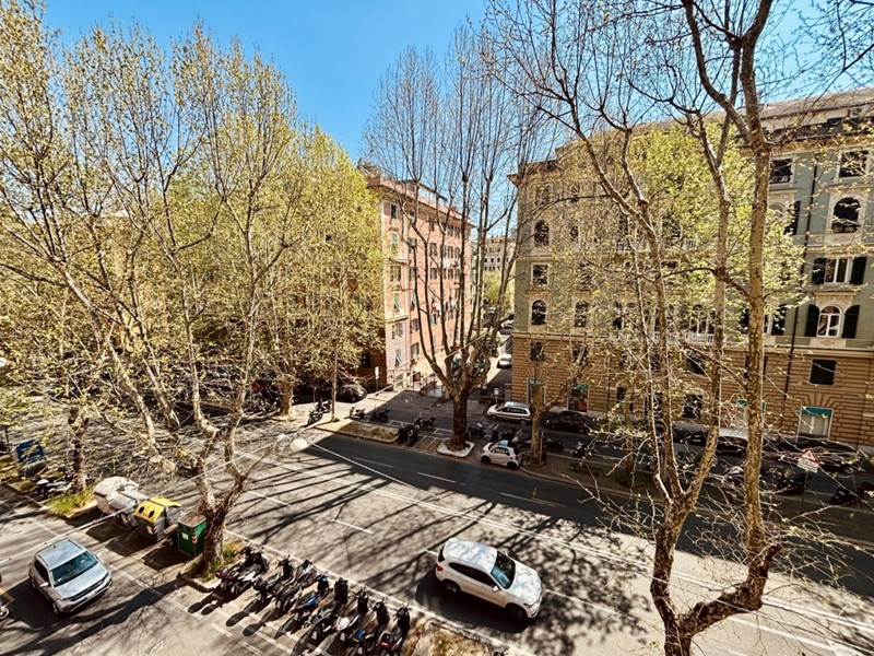 Appartamento in Vendita a Genova, zona Foce, 398'000&euro;, 178 m²