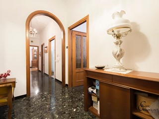 Appartamento in Vendita a Genova, zona Quezzi, 85'000&euro;, 70 m²