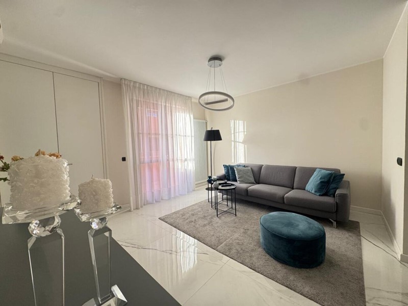 Appartamento in Vendita a Arezzo, 250'000&euro;, 90 m², con Box