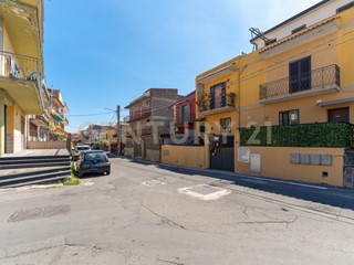 Appartamento in Vendita a Catania, 60'000&euro;, 110 m²