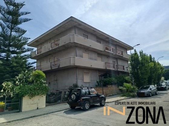 Quadrilocale in Vendita a Montesilvano, 177'603&euro;, 225 m²