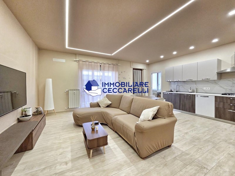 Quadrilocale in Vendita a Massa, 390'000&euro;, 95 m², arredato, con Box